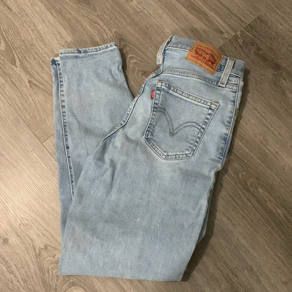 Levi’s high waisted mom jean